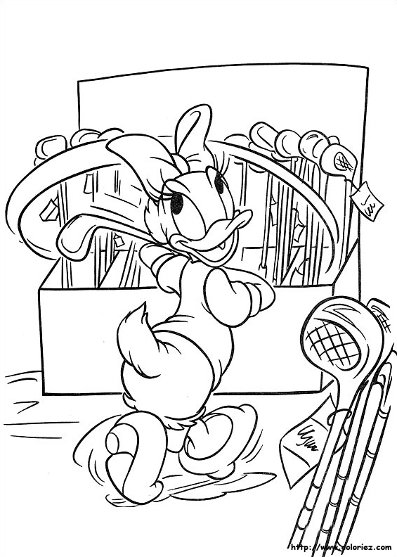 Daisy joue au golf