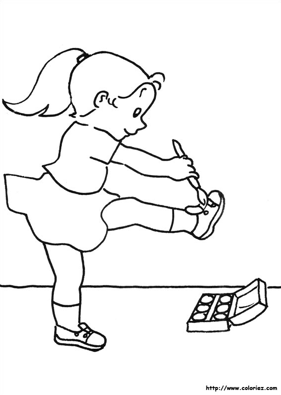 Mimi Cracra peind ses souliers
