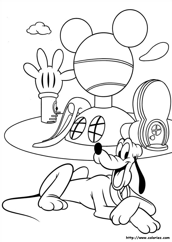 Pluto devant la maison de Mickey