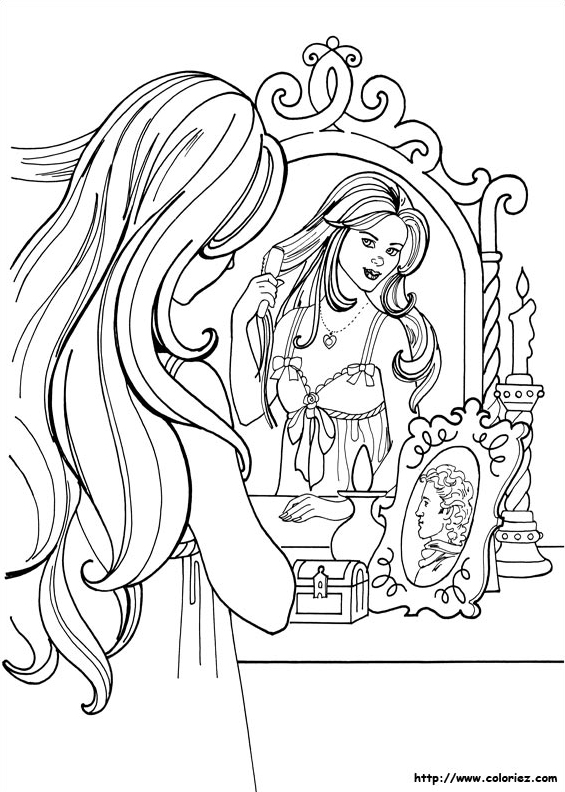 Princesse Léonora se brosse les cheveux