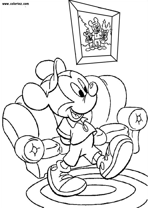 Coloriage Mickey dans son salon